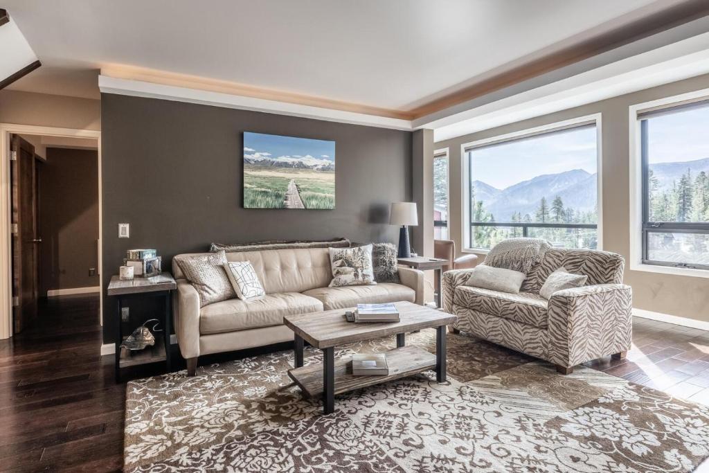 Gallery image of DELUXE SLOPESIDE Condo with 4th FLOOR VIEWS! Exclusive Home Available for Holiday only! BOOK today 1849 Condos 409 home in Mammoth Lakes