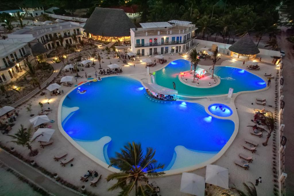 Bazén v ubytování The One Resort Zanzibar nebo v jeho okolí