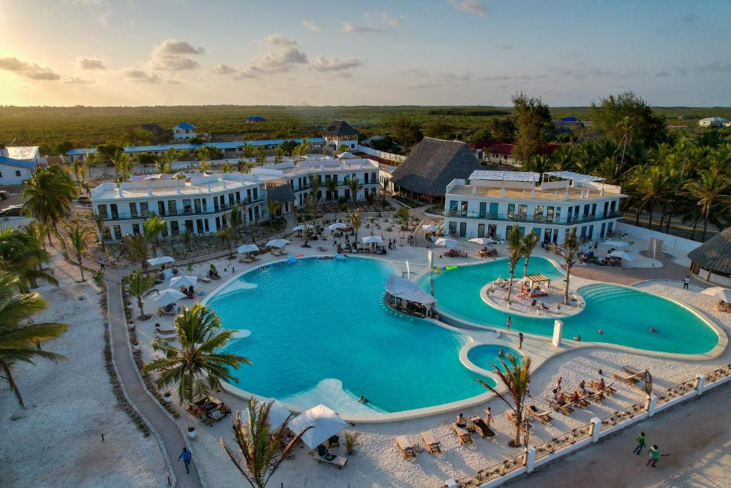 Bazén v ubytování The One Resort Zanzibar nebo v jeho okolí