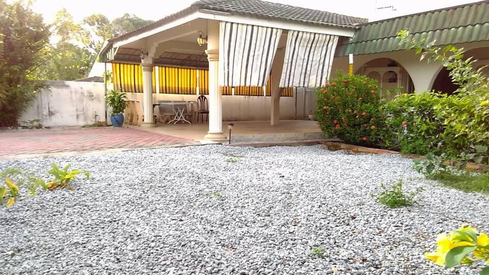 AbgZul Homestay - Three-Bedroom House