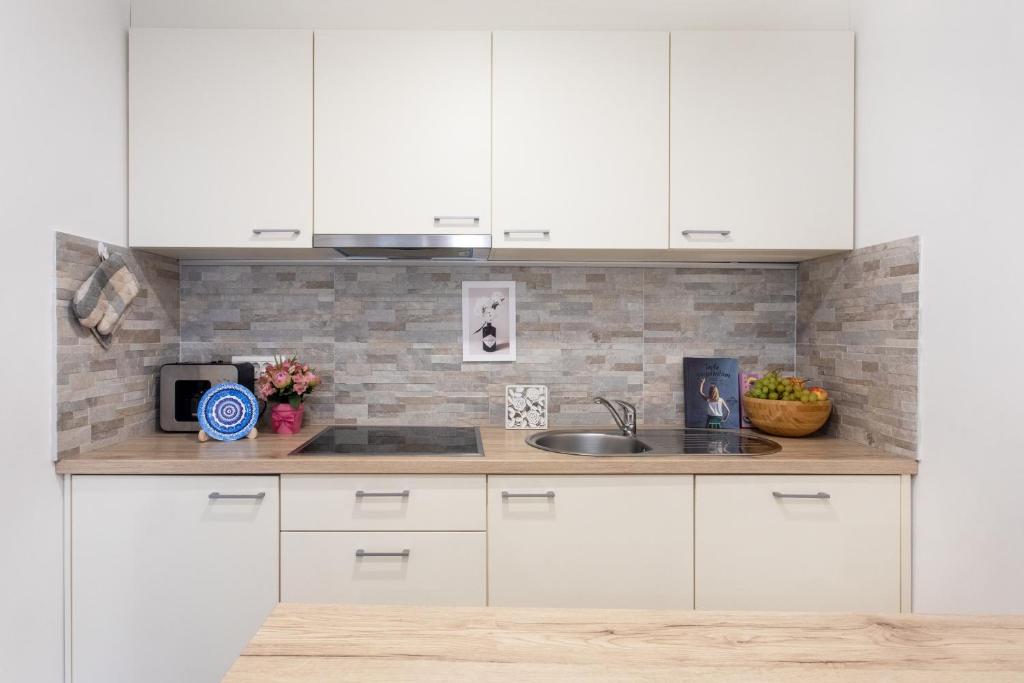 Kuchyň nebo kuchyňský kout v ubytování Apartments Repinc