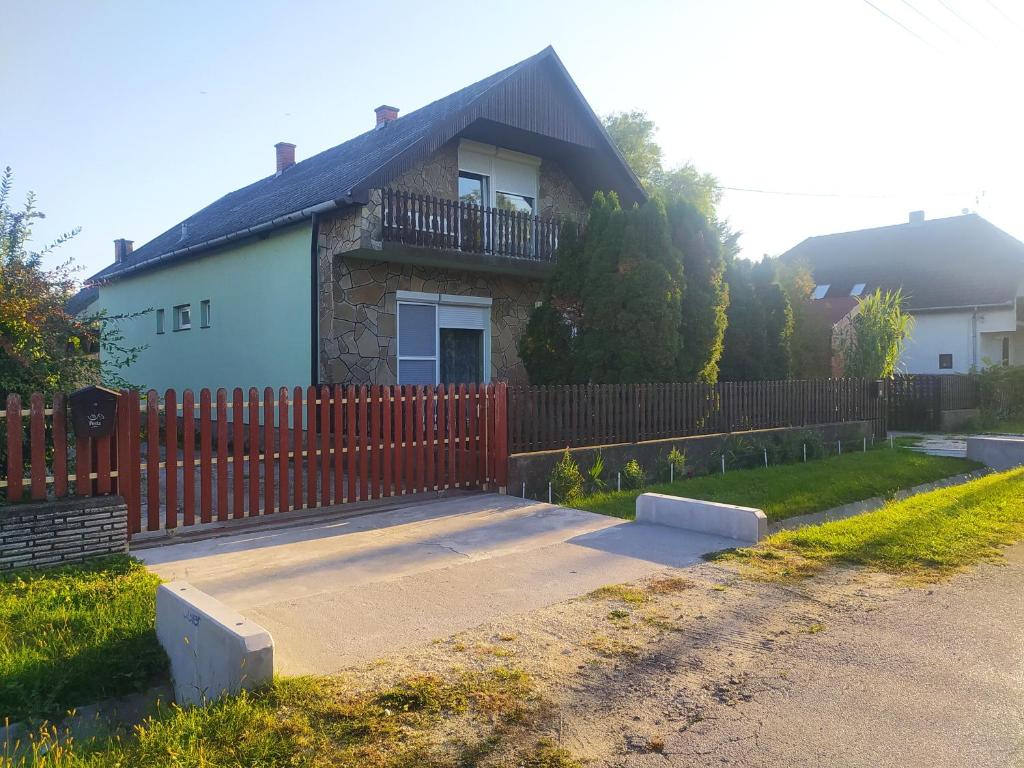 Etus Vendégház - Two-Bedroom House