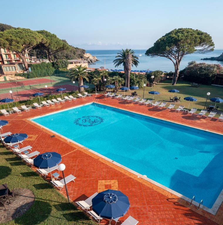 Bazén v ubytování Hotel Desiree nebo v jeho okolí