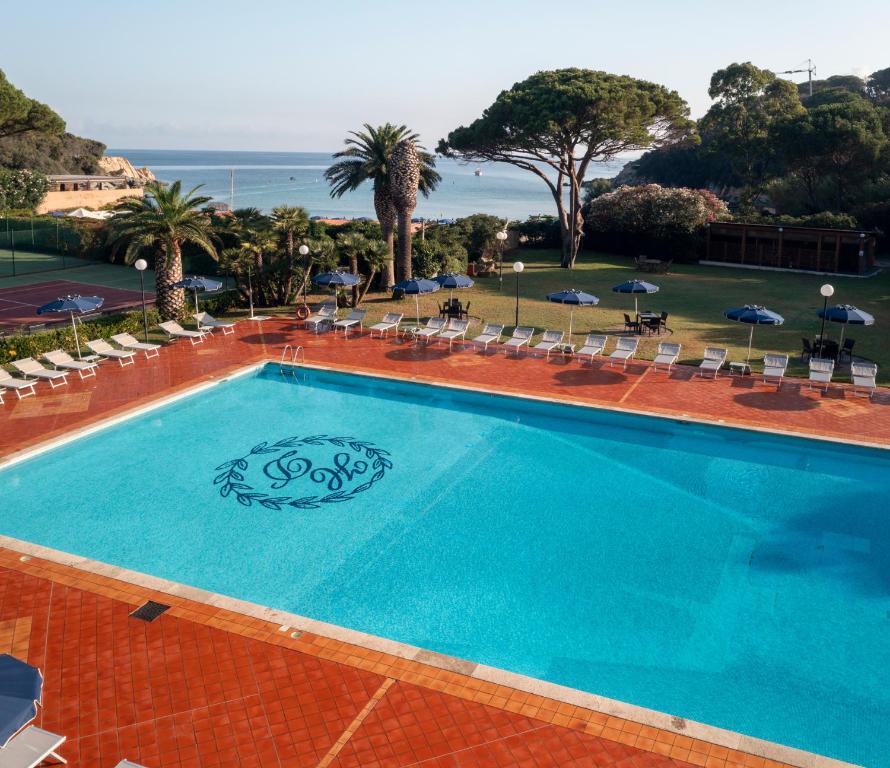 Bazén v ubytování Hotel Desiree nebo v jeho okolí