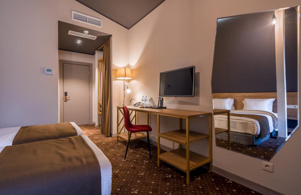 TV a/nebo společenská místnost v ubytování Gladius Inn Boutique Hotel by DNT Group