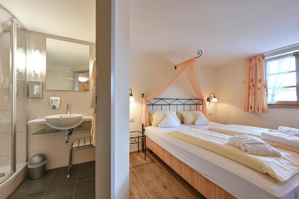 Hotel Weinbauer - Standard Doppelzimmer – Blick Auf Die Straße