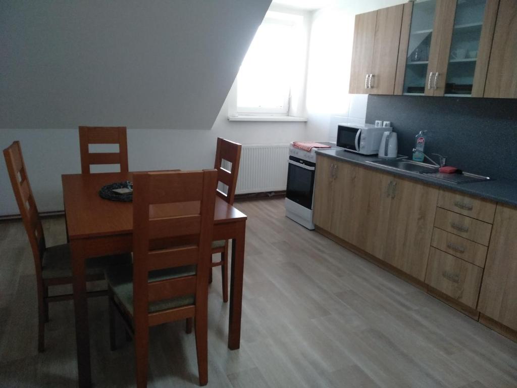 Kuchyň nebo kuchyňský kout v ubytování Apartmány Litvínov centrum