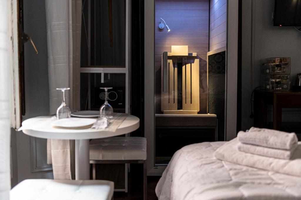 A bed or beds in a room at Navona Central Suites
