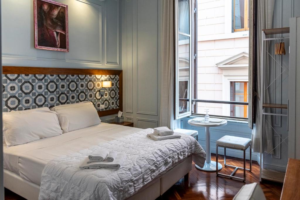 A bed or beds in a room at Navona Central Suites