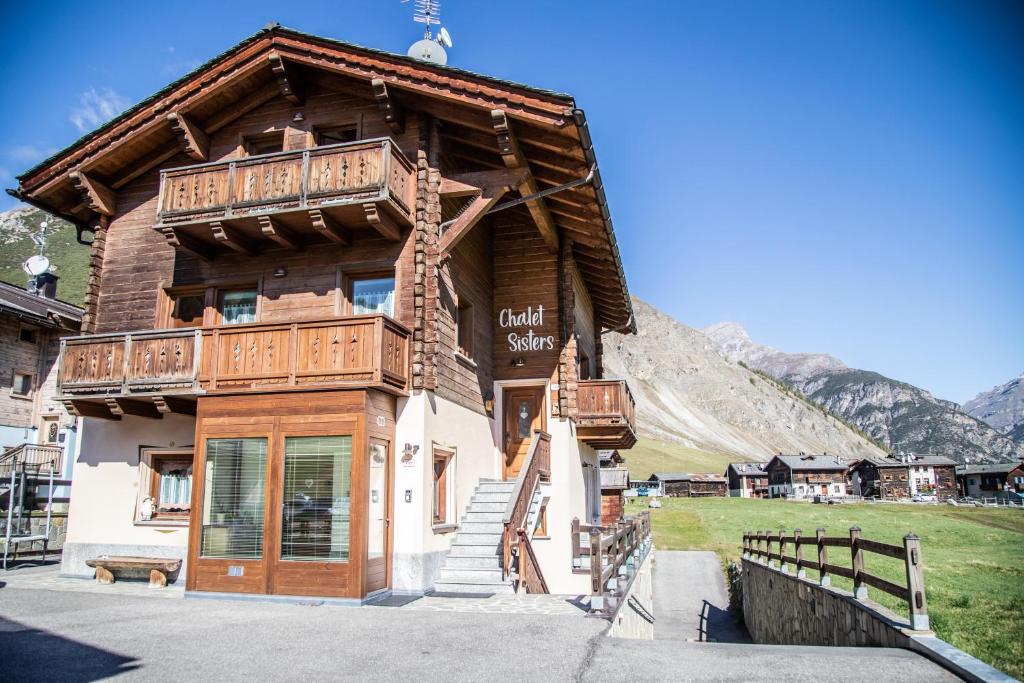 Nespecifikovaný výhled na hory nebo výhled na hory při pohledu z apartmánu