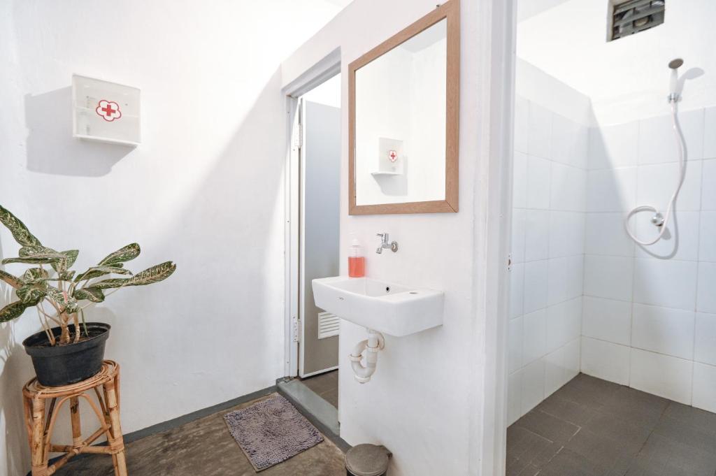 a bathroom with a sink and a mirror at Snooze in Yogyakarta