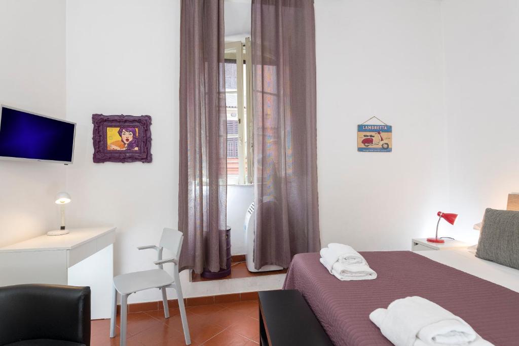 ローマにあるOpera Houseの小さなベッドルーム(ベッド1台、窓付)