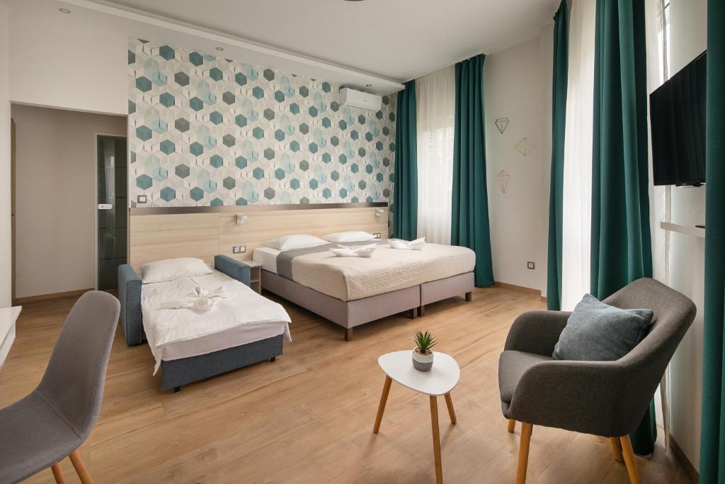 Postel nebo postele na pokoji v ubytování Kristály Hotel