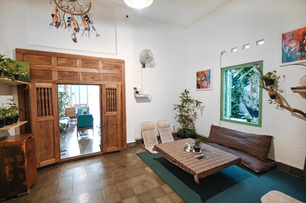 a living room with a wooden table and chairs at Snooze in Yogyakarta