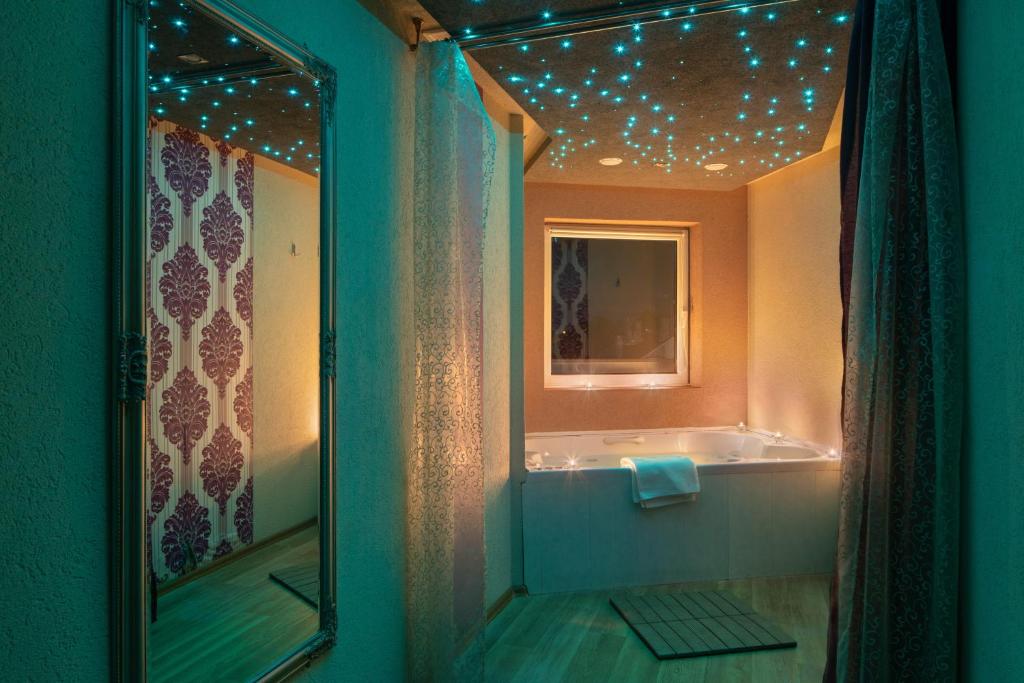 Koupelna v ubytování Kristály Hotel