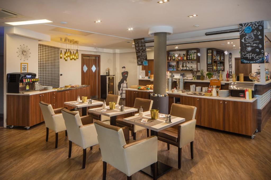 Lounge nebo bar v ubytování Kristály Hotel