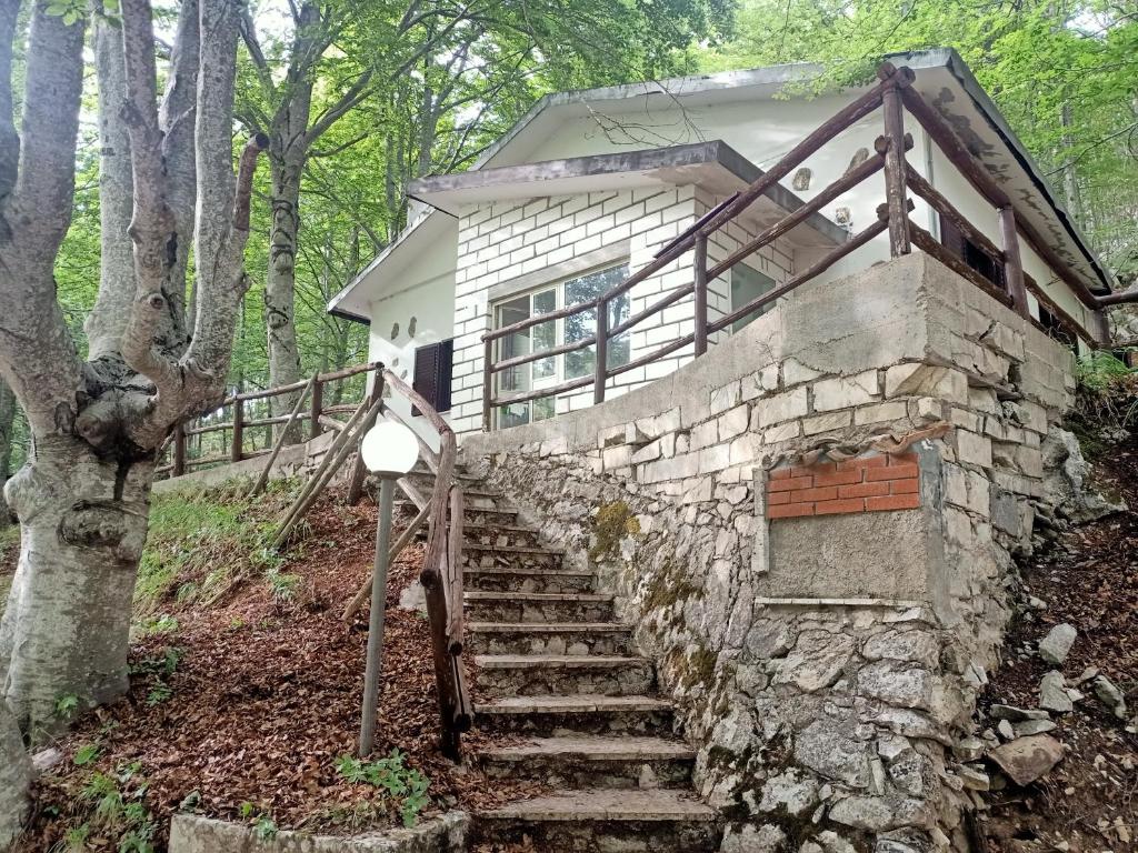 a stone house with stairs leading up to it at Casa Ta-Pù a Passolanciano in Pretoro