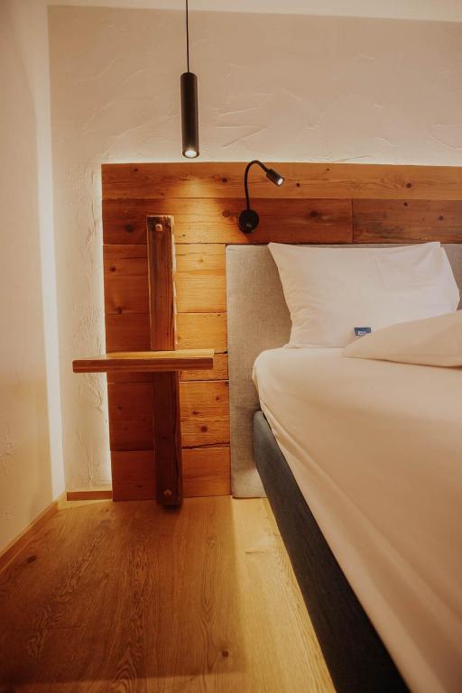 Postel nebo postele na pokoji v ubytování Altstadtmittehotel Sonne