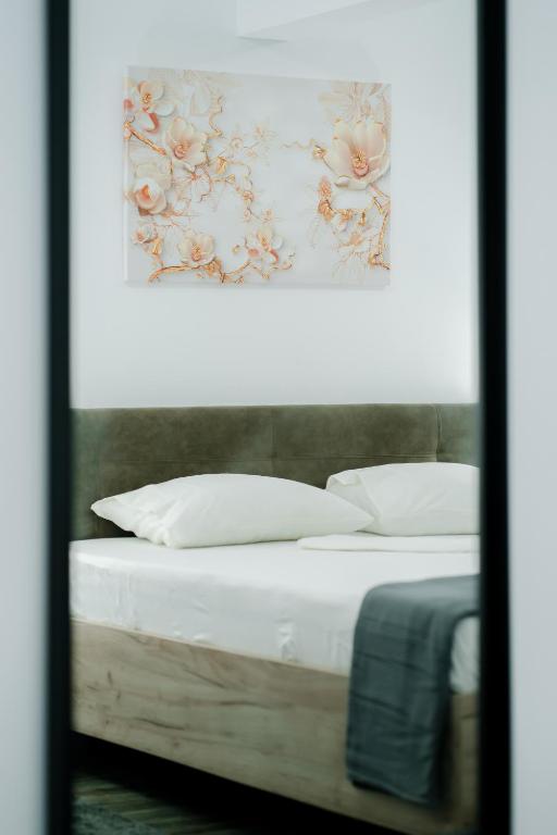 Mavie Apartment Boutique - Deluxe Double Room (2 Adults + 1 Child)