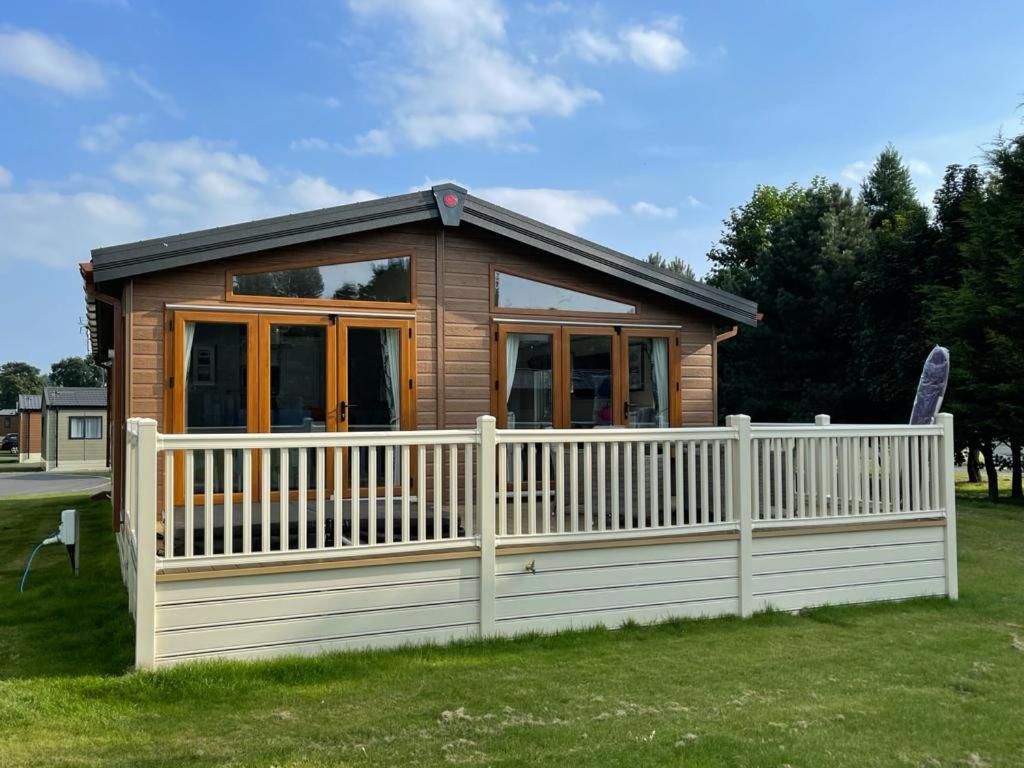 Bramble Lodge with Hot Tub