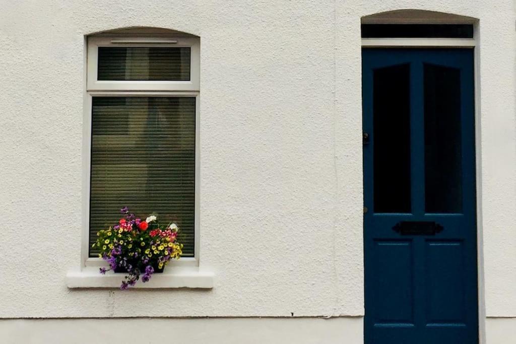 Belfast townhouse in prime location in Belfast City - Casa De Dos Dormitorios