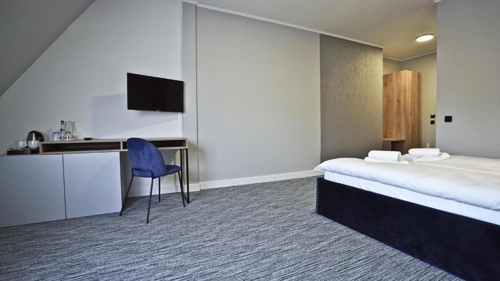 Televízia a/alebo spoločenská miestnosť v ubytovaní Hotel Made in Napoli by Siervo Międzybórz