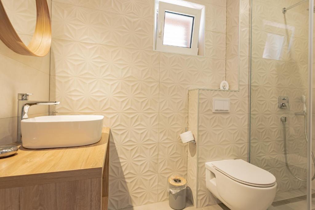 Kúpeľňa v ubytovaní Apartmani Benzon