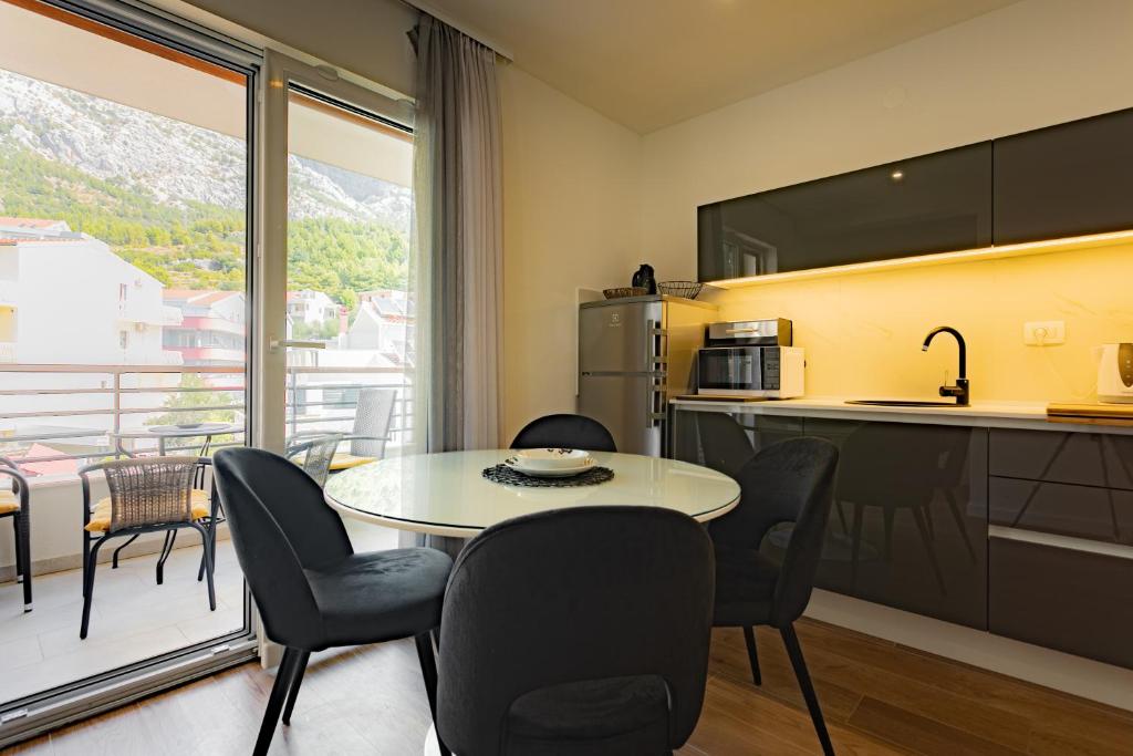 Kuchyňa alebo kuchynka v ubytovaní Apartmani Benzon