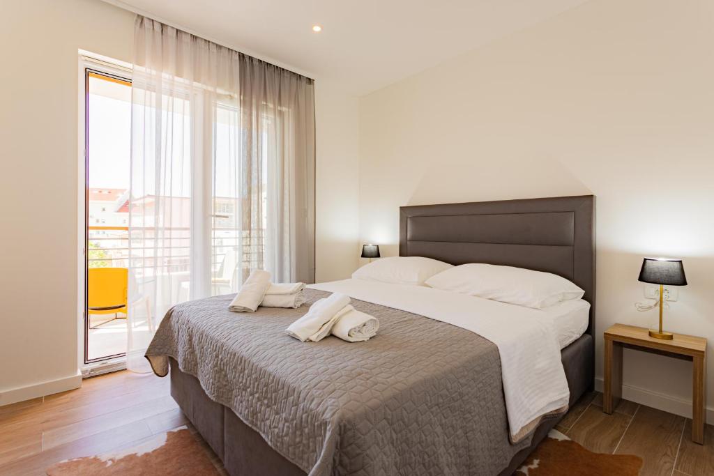 Posteľ alebo postele v izbe v ubytovaní Apartmani Benzon