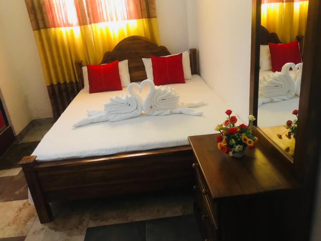 Postel nebo postele na pokoji v ubytování Dambulla Tourist Resort