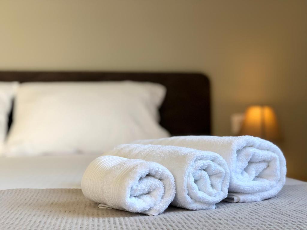 A bed or beds in a room at Gallery House in Drama
