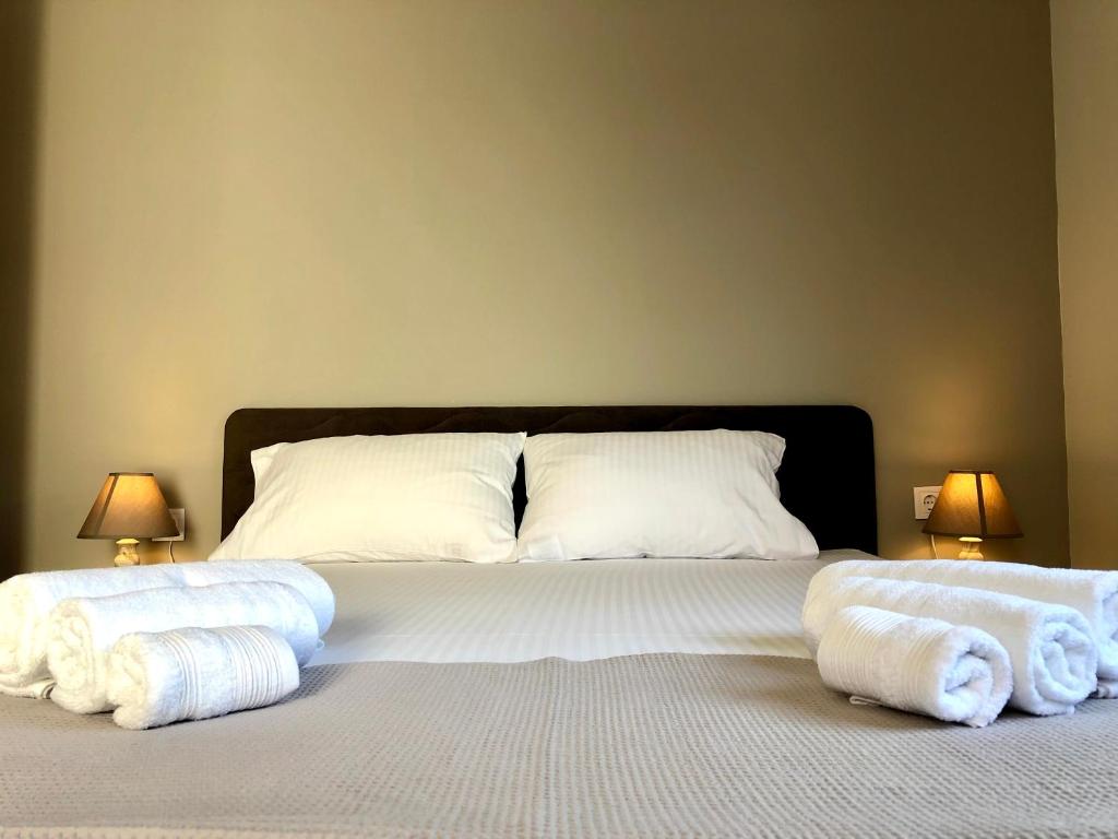 A bed or beds in a room at Gallery House in Drama