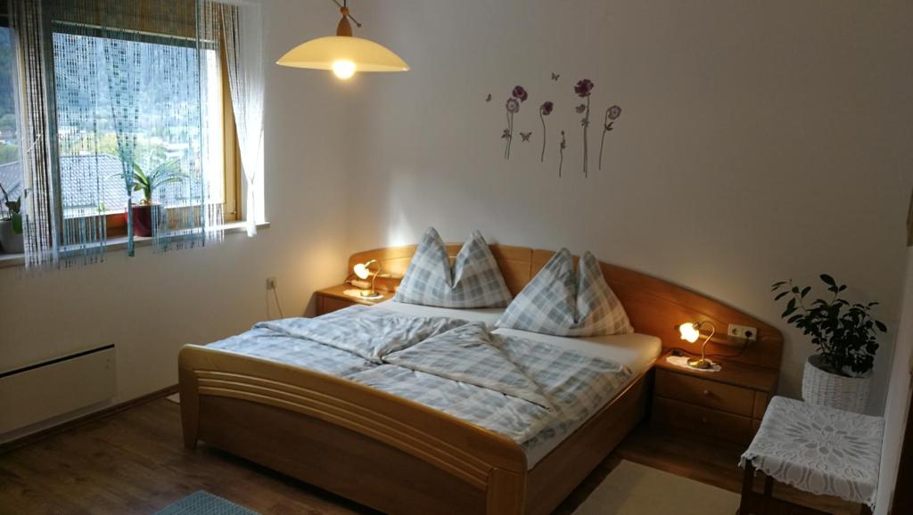 Postel nebo postele na pokoji v ubytování Ferienwohnung Maier