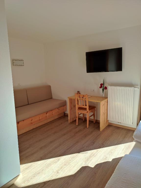 TV a/nebo společenská místnost v ubytování Apartments B&B Pretermo