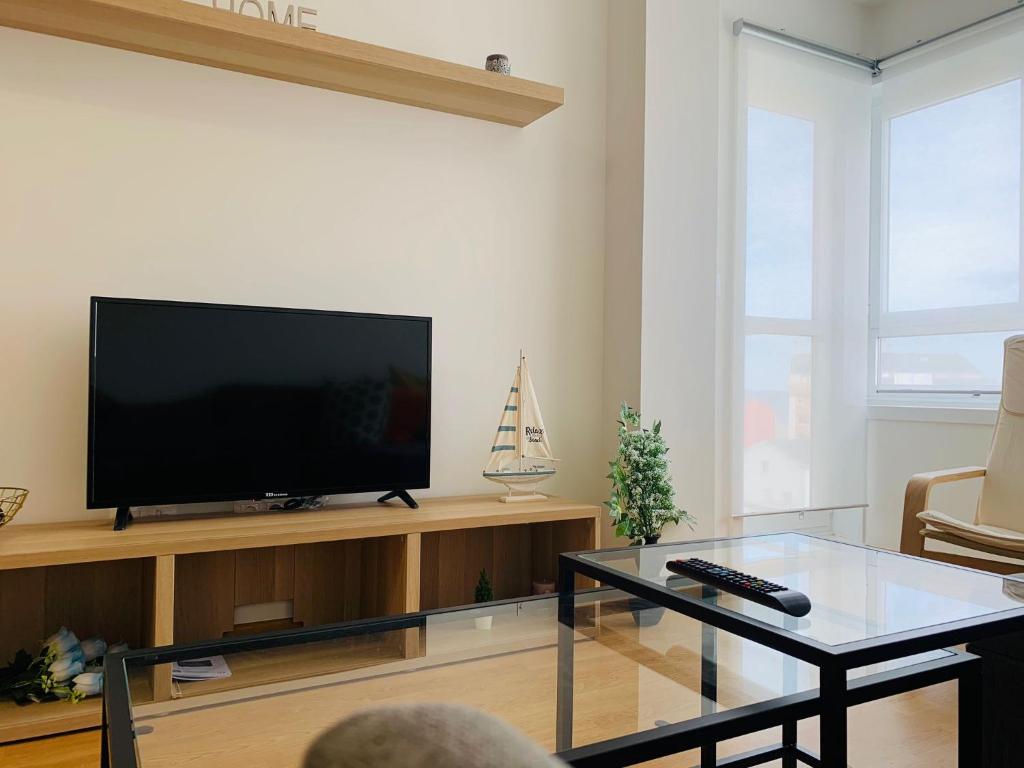 TV a/nebo společenská místnost v ubytování Apartamentos LAMAROSA -PLAYA URBANA