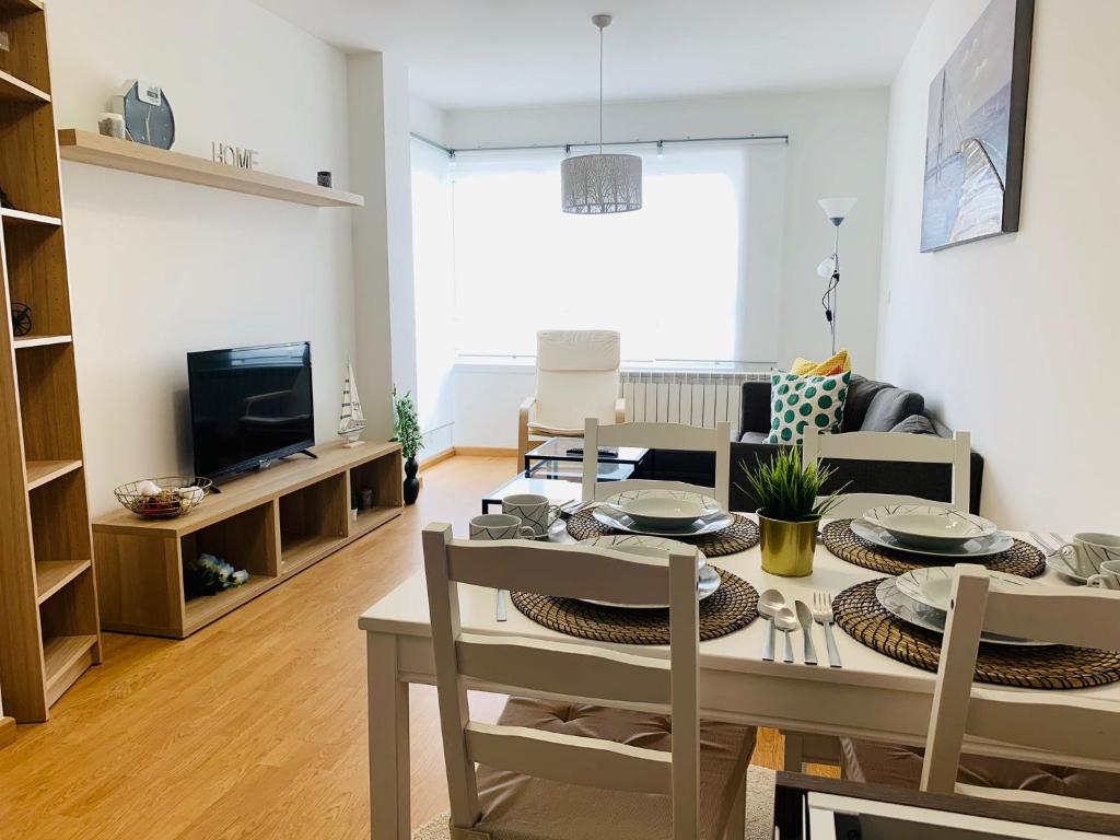 TV a/nebo společenská místnost v ubytování Apartamentos LAMAROSA -PLAYA URBANA