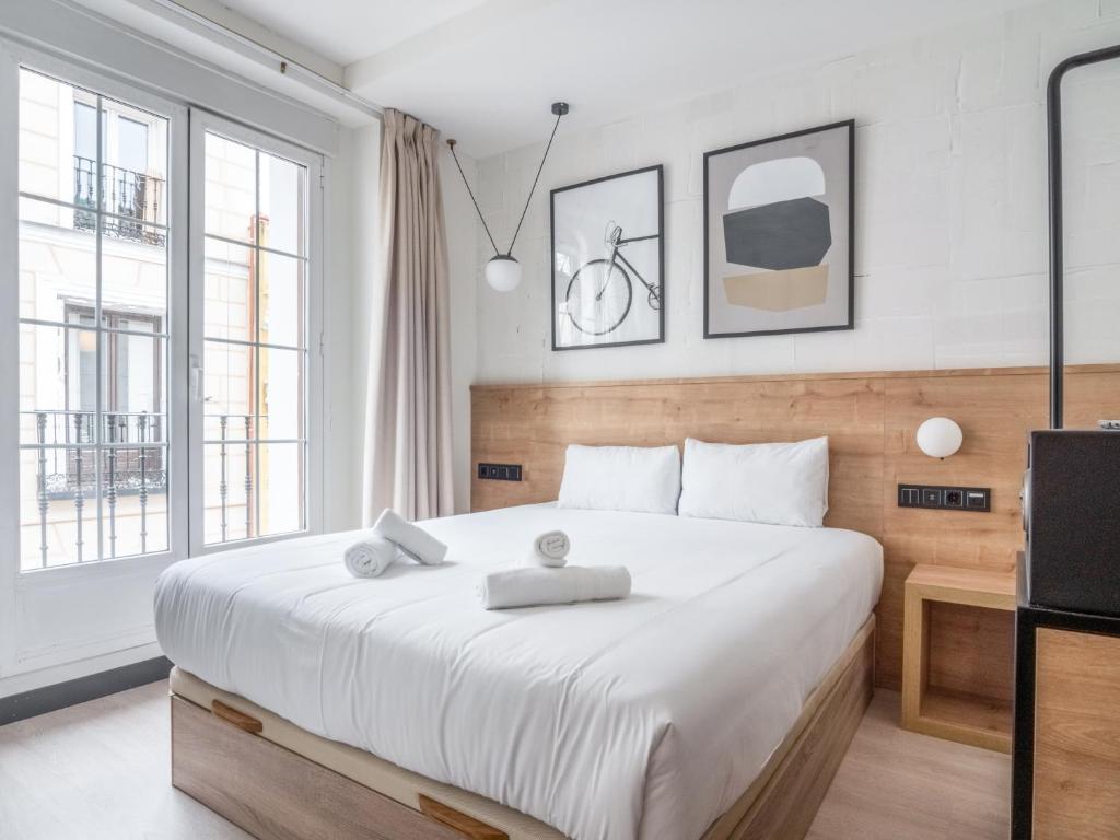 Cama ou camas em um quarto em limehome Madrid Calle de la Madera - Digital Access