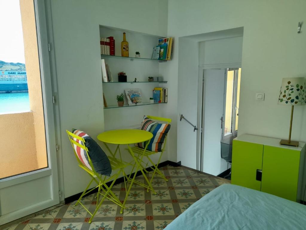 Posezení v ubytování Appartement La Méditerranée vue sur Mer plein soleil 3 climatisations réversibles