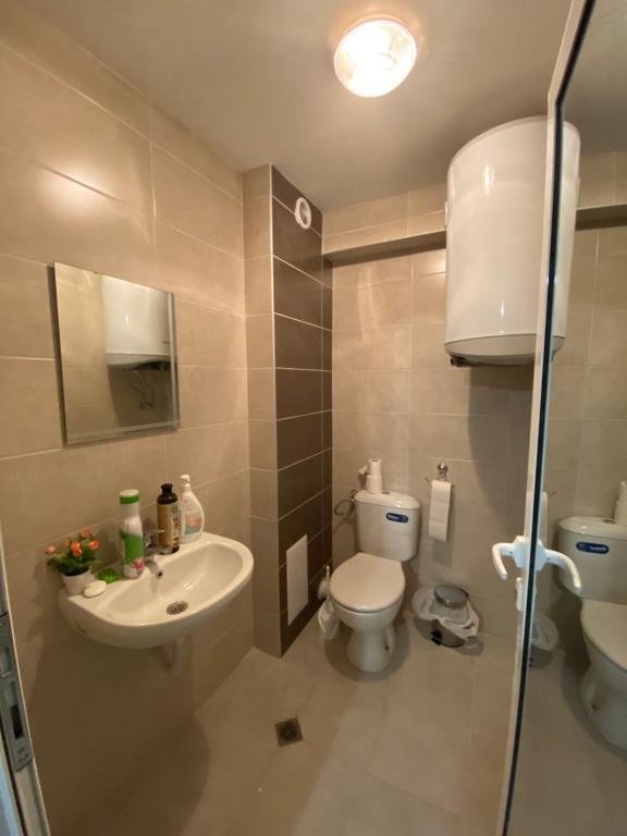 Fotografie z fotogalerie ubytování Brand New Cozy 1BR flat with AC & FREE street Parking v destinaci Plovdiv