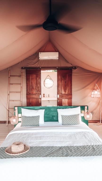 Voodi või voodid majutusasutuse Autentik Penida "Glamping" - Adults only toas