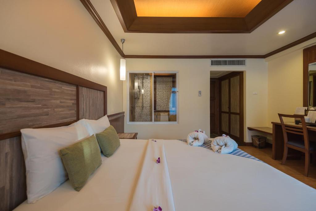 Кровать или кровати в номере Mac Resort Hotel