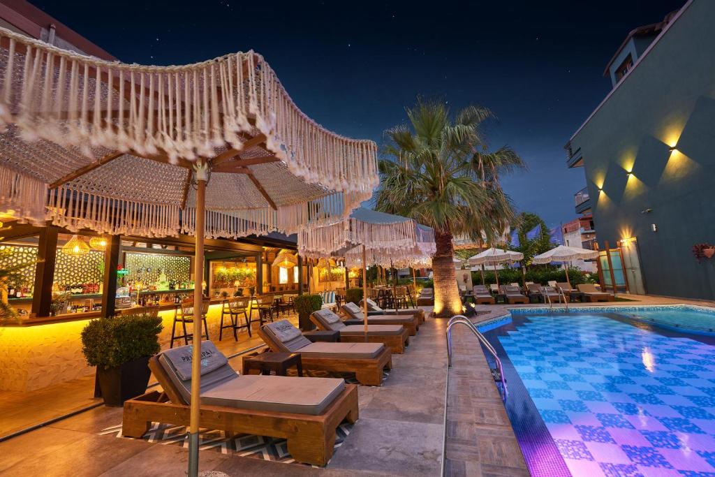 Bazén v ubytování Principal New Leisure Hotel nebo v jeho okolí