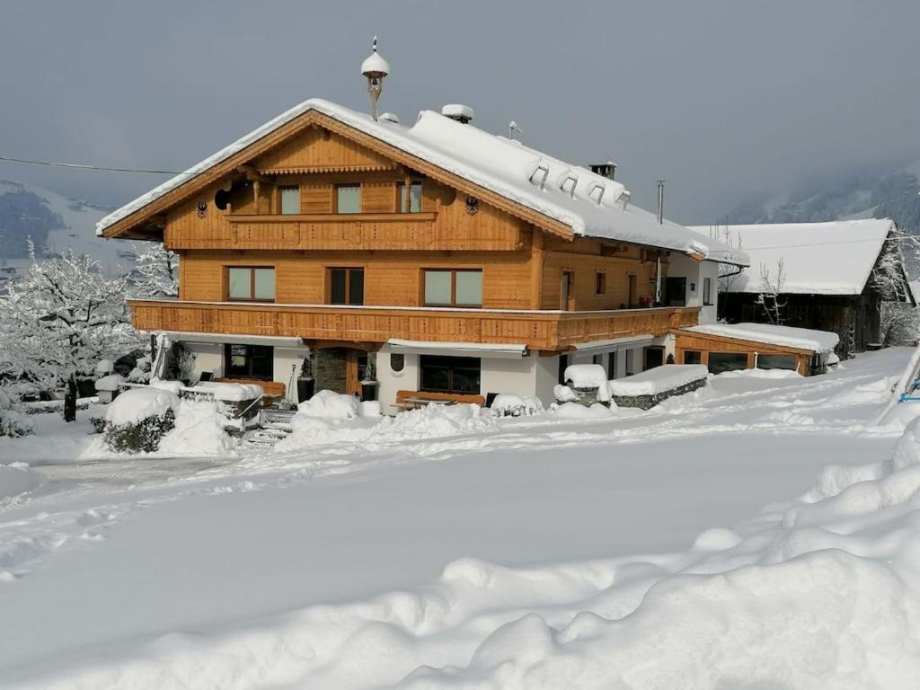 Holiday Home Ramsau near Ski Lifts v zimě
