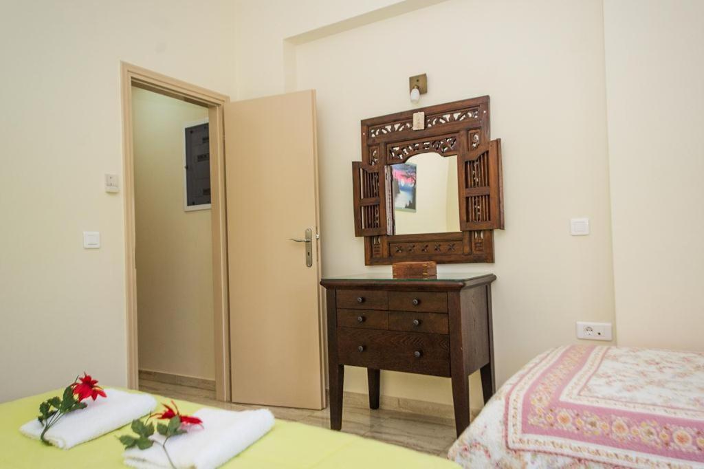A bed or beds in a room at Cozy flats in an olive grove by the sandy beach