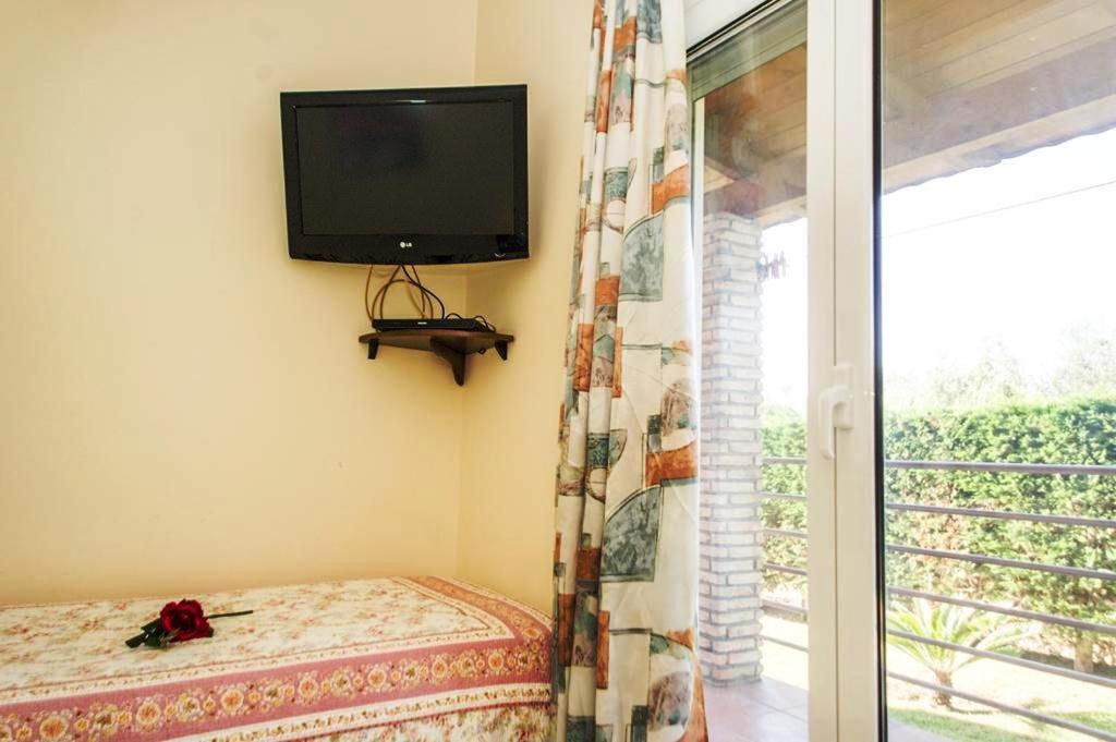 A bed or beds in a room at Cozy flats in an olive grove by the sandy beach