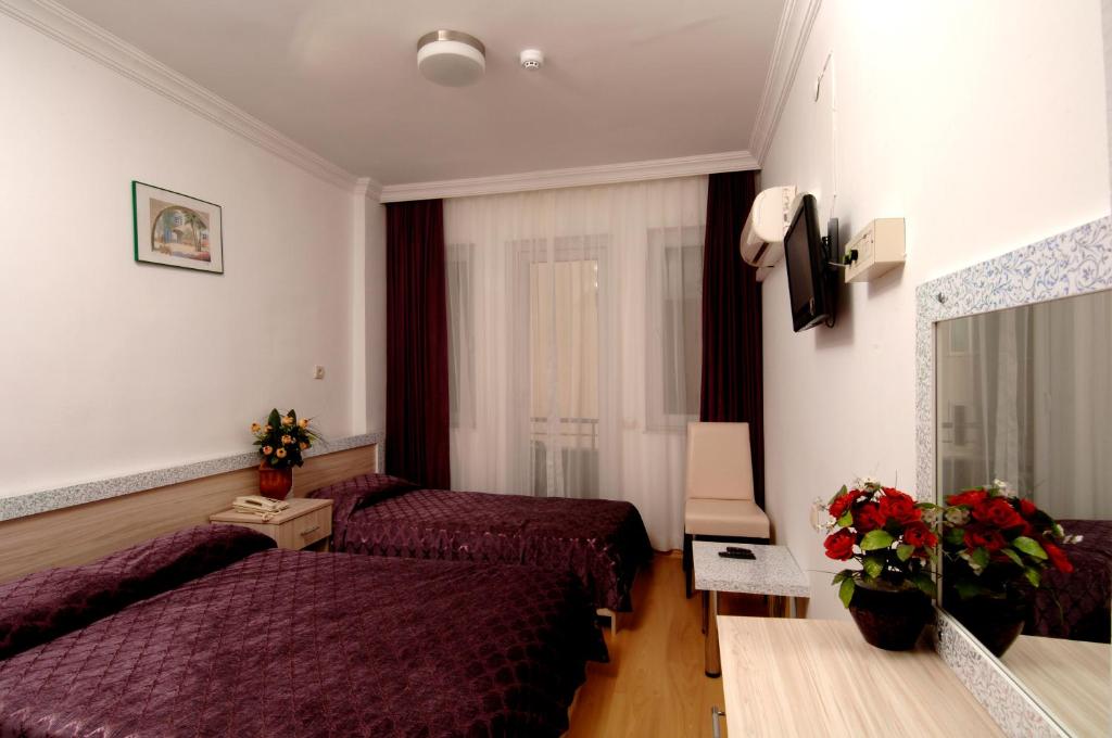 Postel nebo postele na pokoji v ubytování Lara Diamond Hotel
