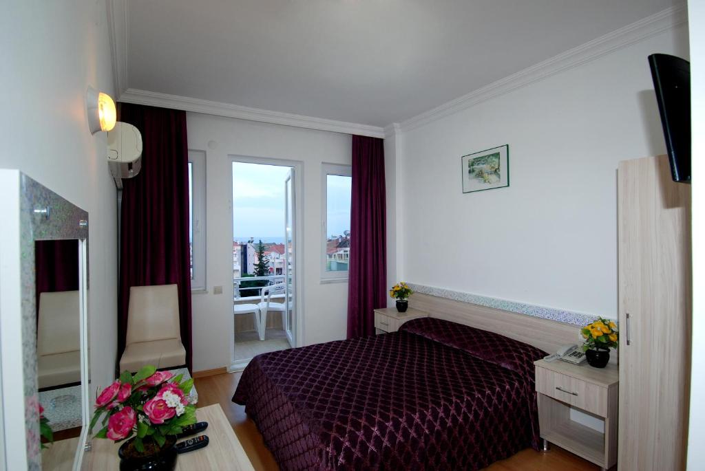 Postel nebo postele na pokoji v ubytování Lara Diamond Hotel