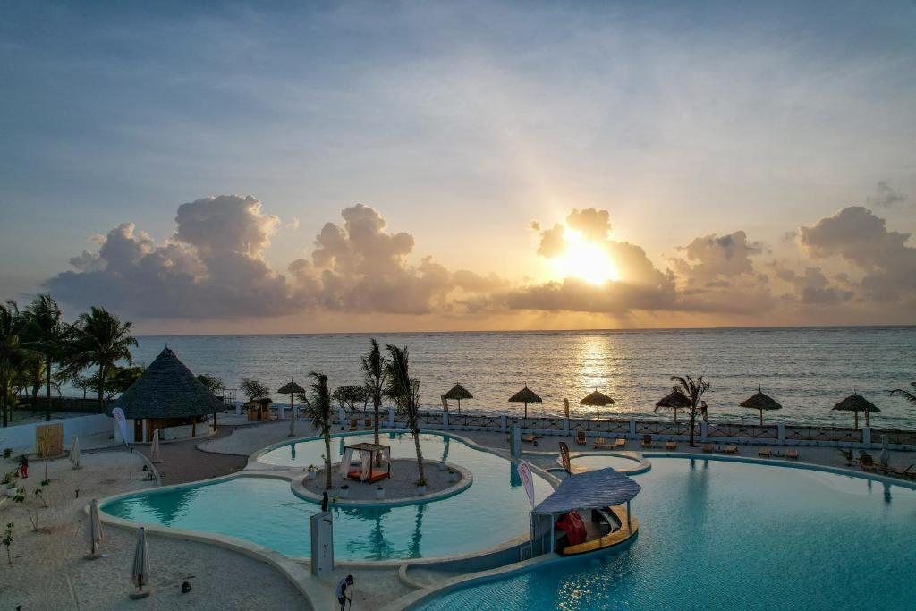Bazén v ubytování The One Resort Zanzibar nebo v jeho okolí