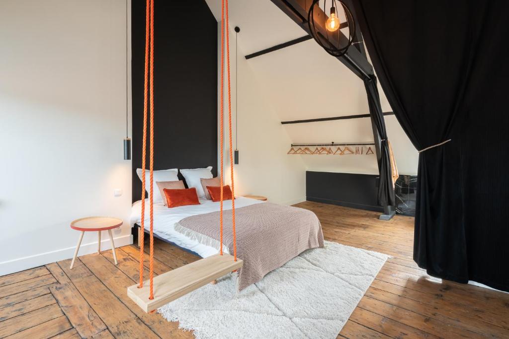 מיטה או מיטות בחדר ב-LAROZIERE Chambres d’hôtes
