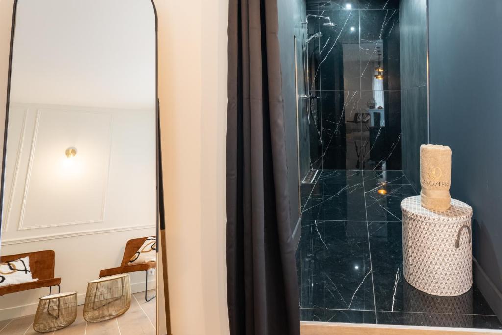 Koupelna v ubytování LAROZIERE Chambres d’hôtes